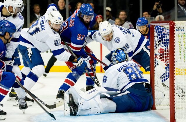 Černák nevstúpil do novej sezóny šťastne, nebodoval a ani sa netešil z víťazstva Tampy Bay Lightning (video)