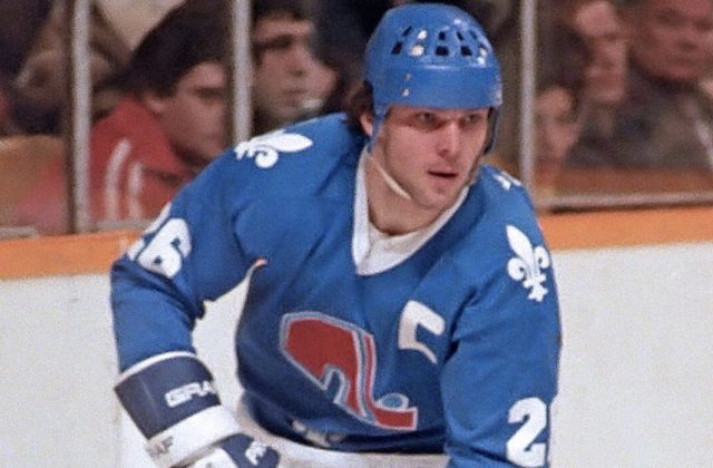 Peter Šťastný a Mikita patria podľa experta medzi najlepších európskych útočníkov v histórii NHL