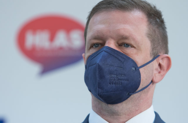 Strana Hlas-SD sa stala súčasťou európskych socialistov, podľa Kmeca ide o medzistupeň v procese získania plnohodnotného členstva