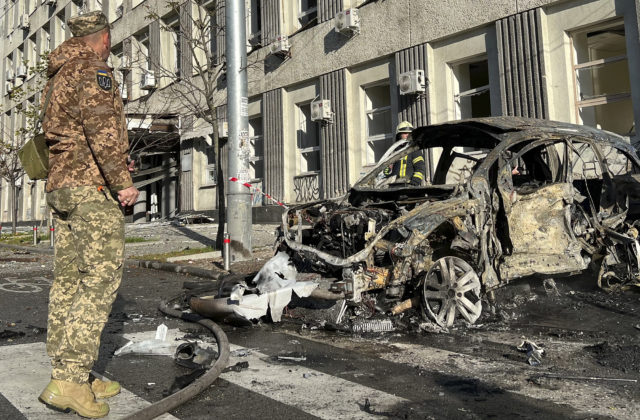 Rusi v Kyjevskej oblasti poškodili energetické zariadenia, množstvo domácností sa ocitlo bez elektriny