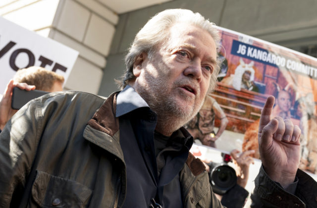 Spojenca exprezidenta USA Trumpa odsúdili za pohŕdanie Kongresom, Bannon dostal štyri mesiace väzenia