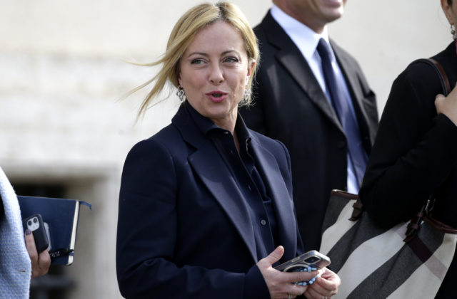 Víťazka talianskych volieb Giorgia Meloniová zostavila novú vládu, stane sa prvou premiérkou v krajine