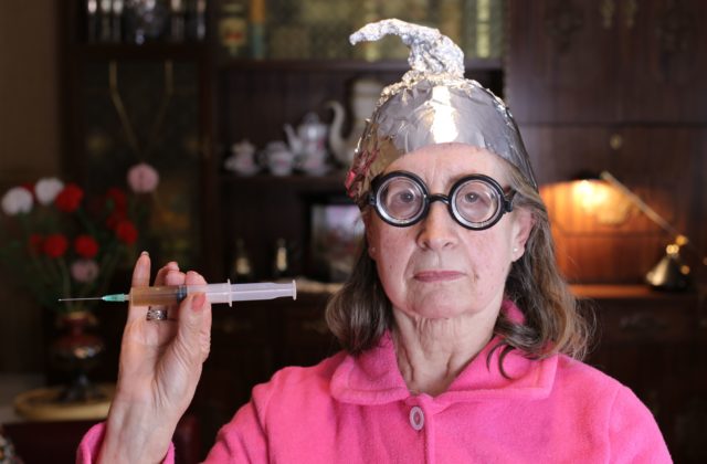 Slováci sú v akceptovaní konšpiračných teórií rekordérmi, index je v porovnaní so svetom extrémne vysoký