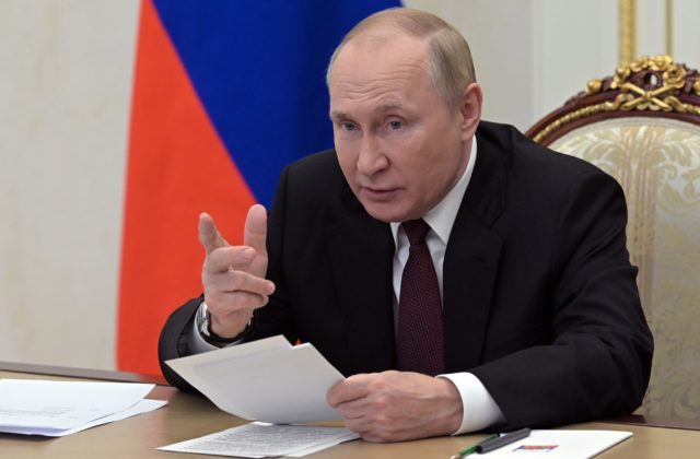 Putin sledoval manévre strategických jadrových síl, odpálili aj balistickú strelu Jars