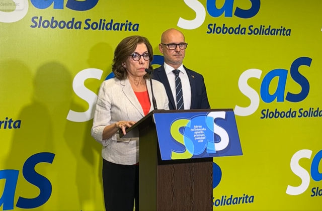 Kollár podľa SaS nemal súhlas grémia, aby preložil schôdzu a poslancom tak bezdôvodne predĺžil jesenné prázdniny