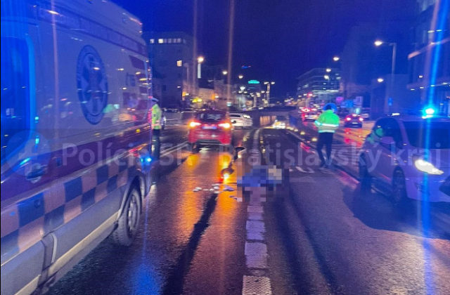 V Bratislave došlo k tragickej zrážke chodkyne, vodič z miesta nehody ušiel