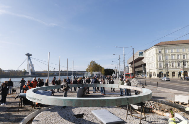 Do Bratislavy previezli ostatky neznámeho vojaka, v centre hlavného mesta vznikne pietne miesto