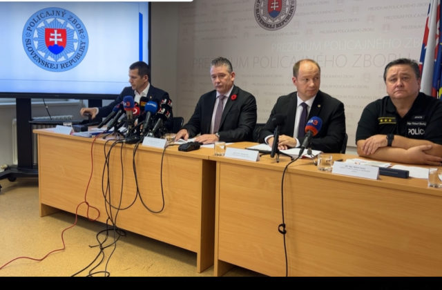 Mikulec: Riešením migrácie je posilnenie ochrany maďarsko-srbskej hranice, hliadky budú zamerané aj na vlakovú dopravu (video)