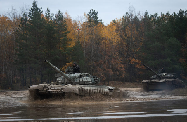 Proruský tankista bol odsúdený na 12 rokov väzenia za streľbu na obytné budovy v Mariupoli