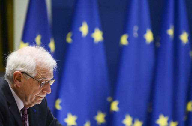 Únia už poskytla Ukrajine vojenské vybavenie za osem miliárd a bude pokračovať v medzinárodnej izolácii Ruska