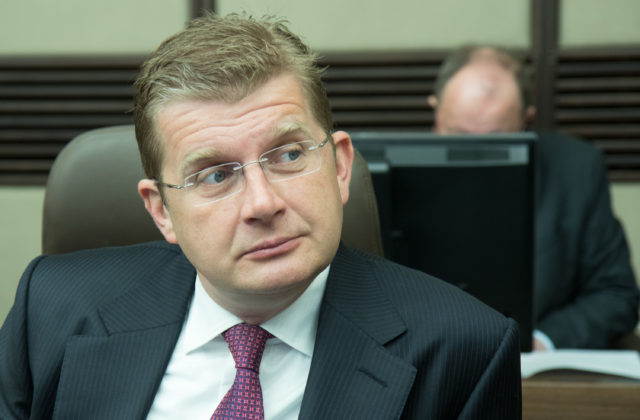 Obvinený príbuzný exministra Žigu tvrdí, že je nevinný a Slobodníkovi peniaze nedával