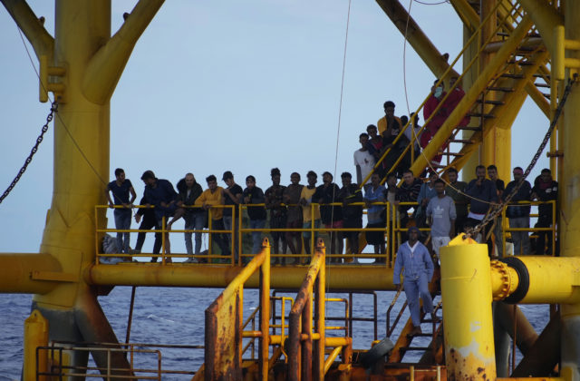 Počet nelegálnych príchodov migrantov za desať mesiacov medziročne stúpol až o 73 percent
