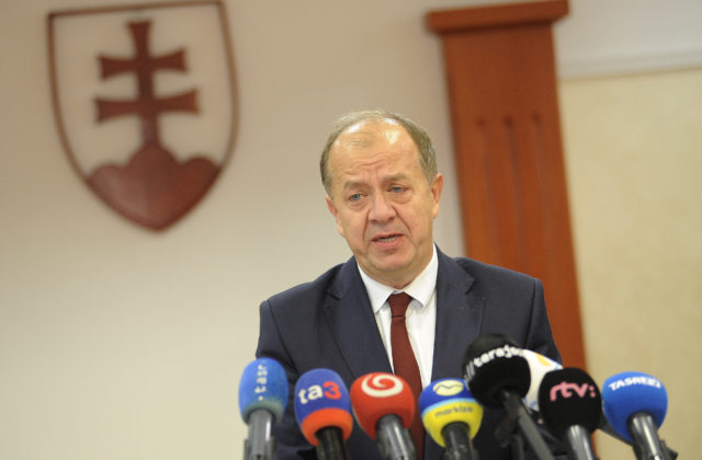 Primátor Trenčína Rybníček bude zarábať 6 860 eur, poslanci mu schválili 60-percentné navýšenie základného platu