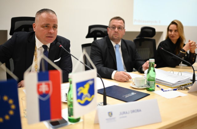 Predseda a poslanci Bratislavského kraja zložili sľub. Mojou prioritou zostane školstvo, povedal Droba (video)