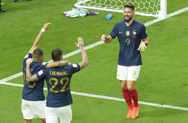Francúzi si proti Austrálii poradili aj bez zraneného Benzemu, šancu dostal Giroud a poriadne sa predviedol