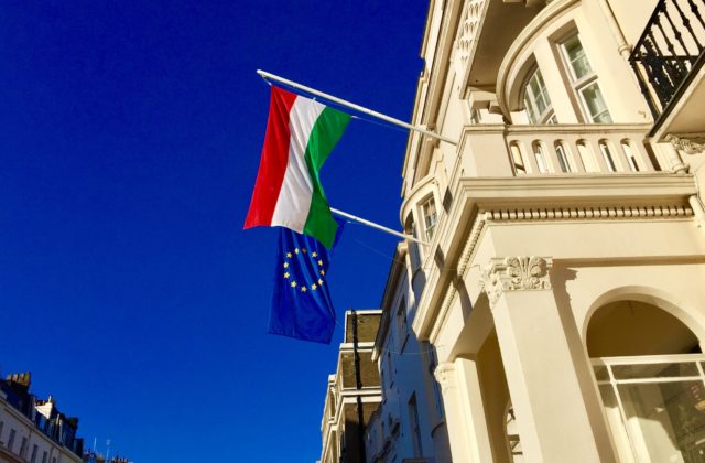 Európsky parlament stále trvá na tom, aby EÚ zmrazila financie pre Maďarsko