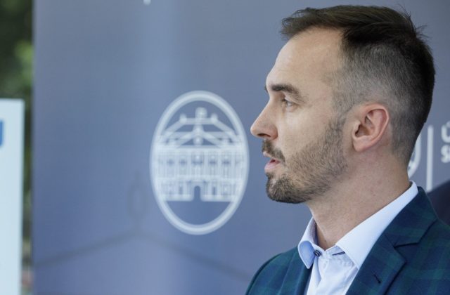 Šipoš žiada, aby ľudia nepodliehali strašeniu opozície ohľadom energií. Šetriť treba, ale na ľudí budeme myslieť, tvrdí