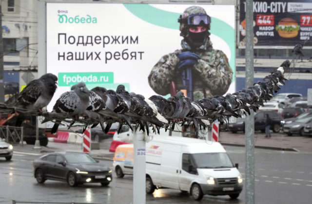 Nemáme ponožky, trenírky ani lekárov, skritizoval Sluckij ruskú armádu. Vojaci si niektoré veci musia zháňať sami