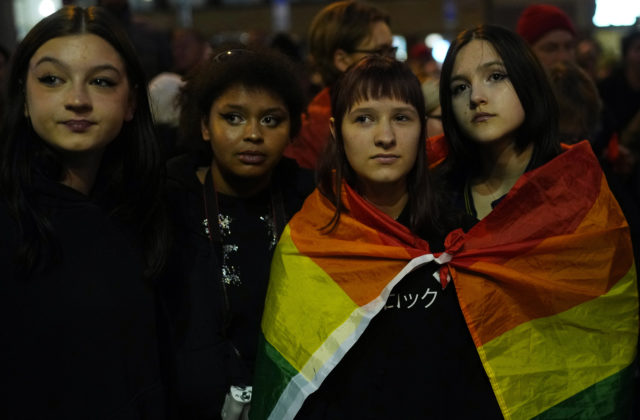 Jedinou prekážkou na prijatie registrovaných partnerstiev sú poslanci, spoločnosť je pripravená