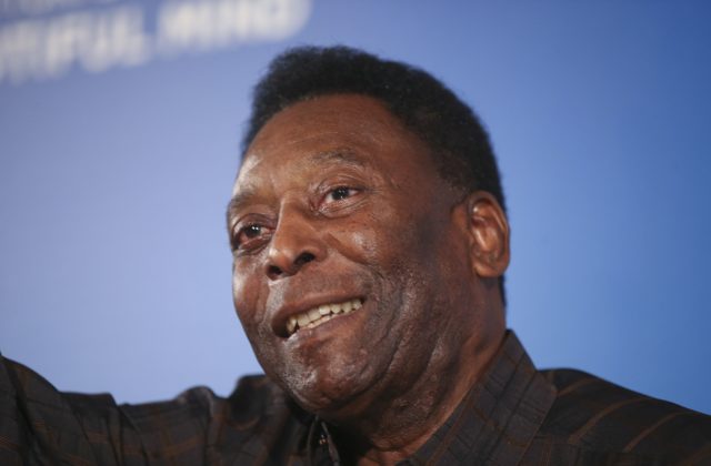 Pelé zagratuloval Mbappému a Messimu. Diego sa teraz určite usmieva, odkázal Argentíne z nemocnice