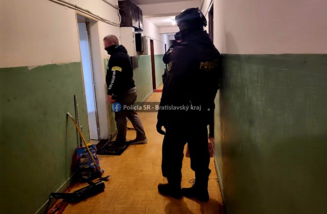 Policajti zasahujú v Pentagone a na ďalších miestach v rámci akcie Mikuláš (foto)