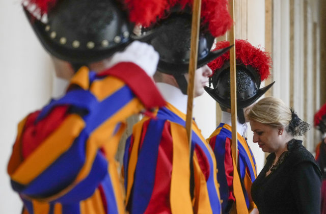 Prezidentka darovala na audiencii pápežovi Františkovi obraz, vianočné ozdoby aj tradičné sviatočné pečivo (foto)