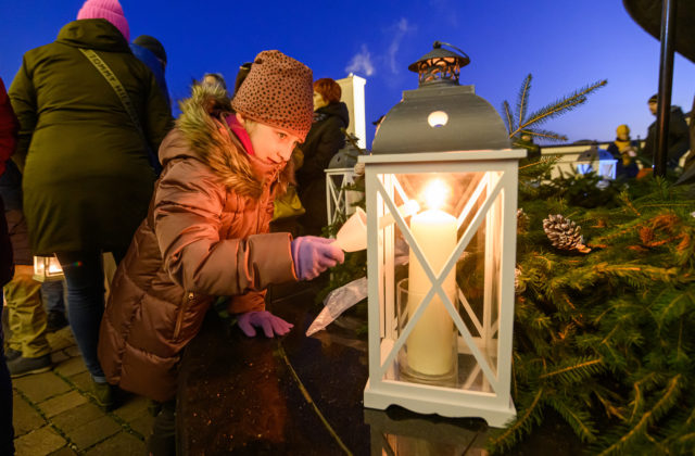 Štátny podnik vojenských lesov daroval vianočné stromčeky deväťdesiatim centrám pre deti a rodiny