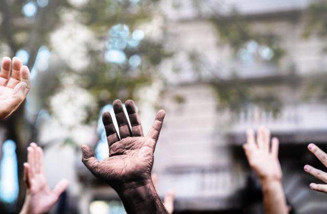 Iniciatíva Za otvorenú justíciu: Milióny ľudí sú vystavení vojenským útokom Ruska bez možnosti ochrany práva na život