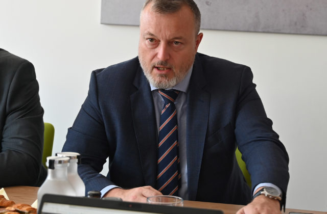 Zamestnávatelia opustili tripartitu, protestujú proti novele Zákonníka práce a zdvíhaniu príplatkov