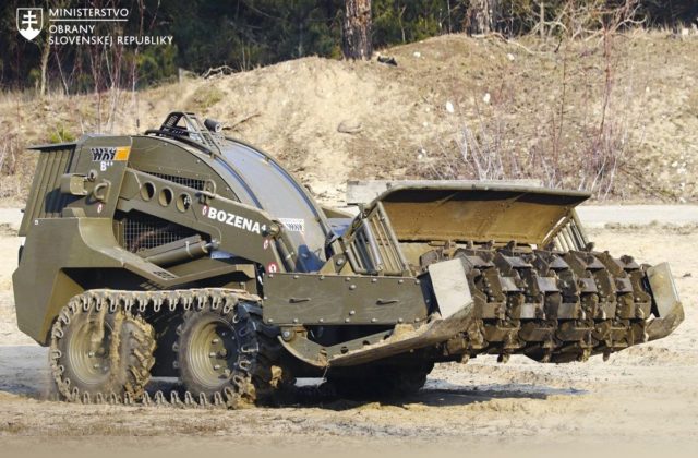 Slovensko pošle Ukrajine balík humanitárnej pomoci a odmínovacie komplety Božena (foto)