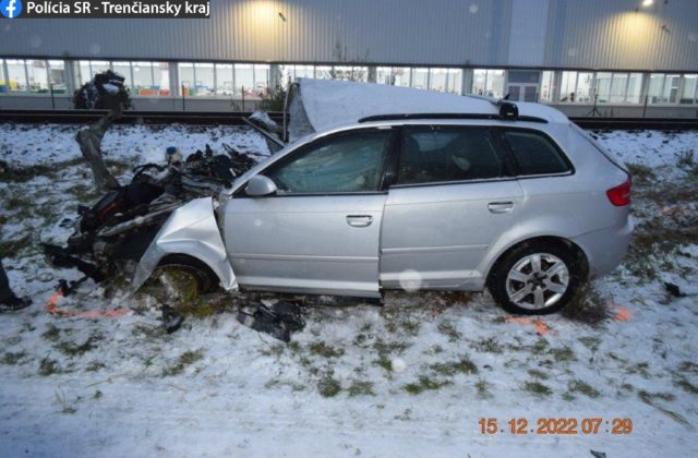 Hasiči z Bánoviec zasahovali pri nehode na priecestí, vodička nedala prednosť vlaku (foto)