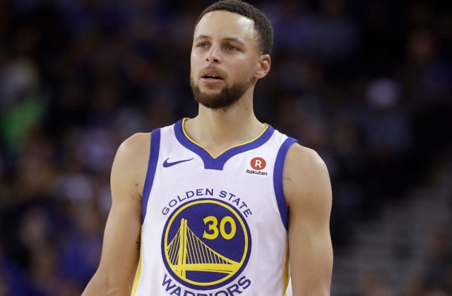 Stephen Curry bude Golden State Warriors chýbať ešte najmenej dva týždne