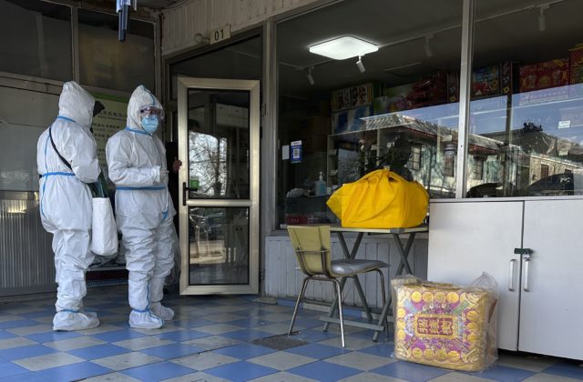 Američania zavádzajú testovanie na COVID-19 pre cestujúcich z Číny