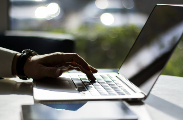 Rusi idú po bulharskom novinárovi z investigatívneho webu Bellingcat, Christo Grozev je na zozname hľadaných osôb