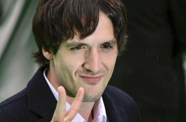 Ruský herec Artur Smoljaninov čelí za kritiku vojny na Ukrajine vyšetrovaniu, úrady idú aj po filantropovi Ziminovi