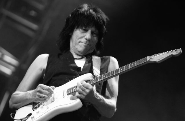 Vo veku 78 rokov zomrel legendárny rockový gitarista Jeff Beck