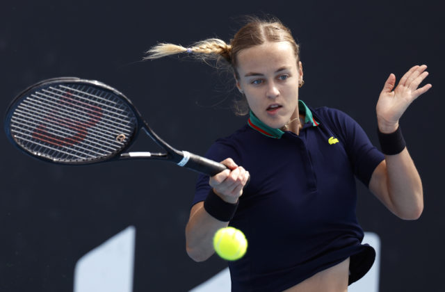 Mihalíková a Molčan na Australian Open prešli cez prvé kolo debla, Schmiedlová vo dvojhre skončila na rakete Giorgiovej