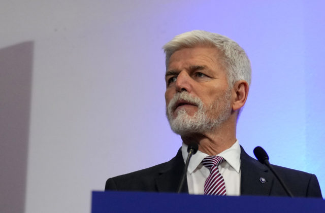 Na webe sa šíri hoax o údajnom úmrtí generála Pavla, kandidáta na českého prezidenta