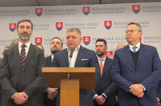 Fico povedal, ako bude hlasovať Smer-SD o termíne predčasných volieb. Jeden nemá šancu