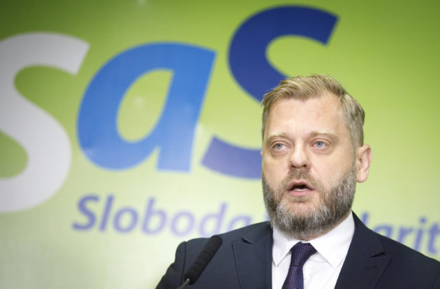 Postrelenú študentku policajnej akadémie bude riešiť parlamentný výbor, strana SaS prišla s informáciami o pedagógovi