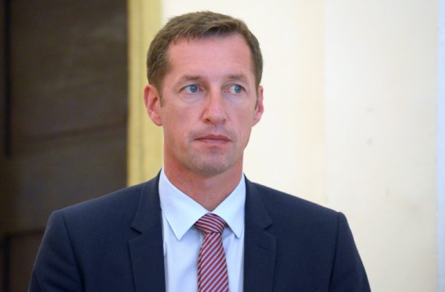 KDH termín predčasných volieb rešpektuje. Rigó hovorí, že OĽaNO si pomýlilo politiku s hokejom