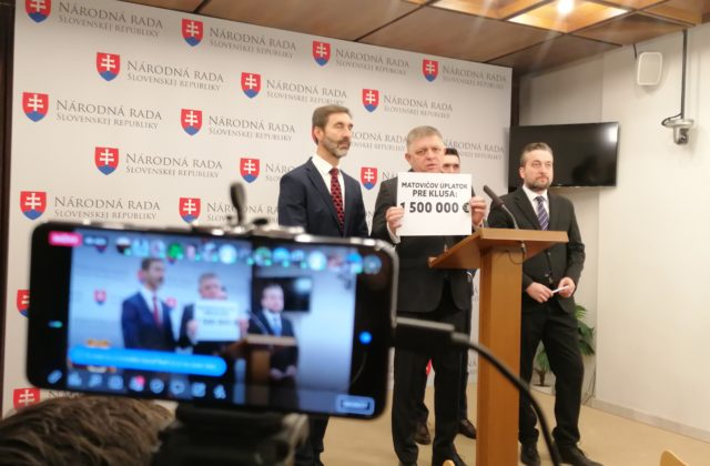 Nominácia Klusa je podľa Fica „trafikou“ za 1,5 milióna eur. Držíte týchto bastardov pri moci, odkázal Čaputovej (video)