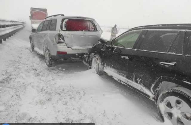 Na diaľnici D1 sa stala reťazová nehoda, zrazilo sa osem áut