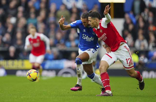 Arsenal prehral iba druhý zápas v aktuálnej sezóne Premier League, Everton sa výhrou dostal zo zóny zostupu