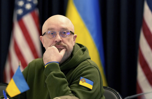 Zelenskyj sa údajne chystá odvolať ministra obrany Reznikova, nahradiť by ho mal šéf vojenskej spravodajskej služby