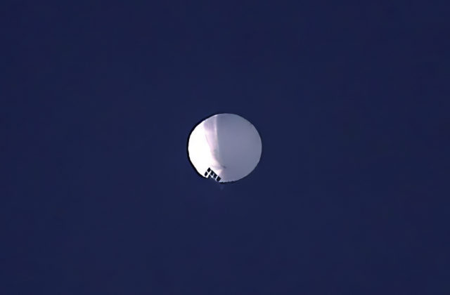 Peking pre zostrelený balón obvinil USA z neprimeraného použitia sily, do ich vzdušného priestoru sa vraj dostal náhodou