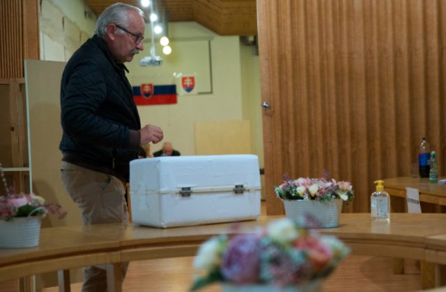 Vo voľbách starostu obce Slavnica bol porušený princíp tajného hlasovania, Najvyšší správny súd ich vyhlásil za neplatné