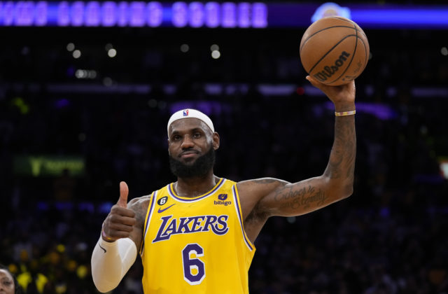 LeBron James prekonal historický rekord Abdul-Jabbara v počte bodov v základnej časti NBA