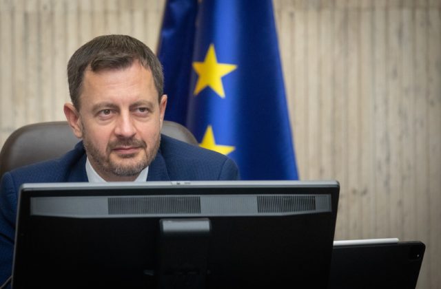 Káčer má po jeho slovnej prestrelke s Matovičom a Gyimesim naďalej Hegerovu dôveru