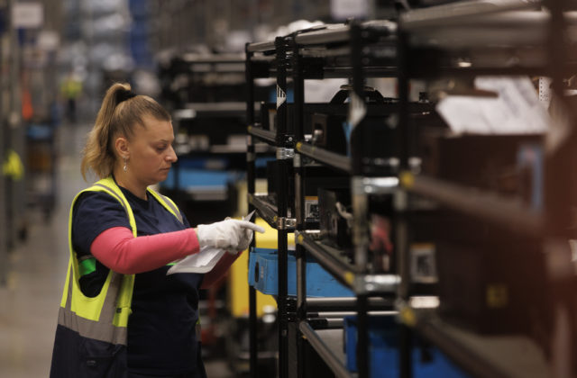 Zamestnanosť na Slovensku sa nezvýšila len v dvoch z 10 sledovaných odvetví, po pandémii dopĺňa ľudí aj gastro